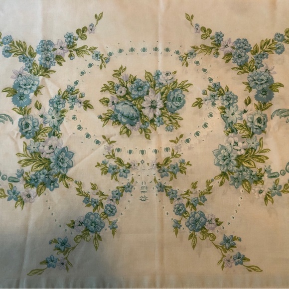 Vintage Blue Floral Pillowcase - x1 - Picture 2 of 4